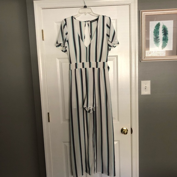 Pinstripe Romper NWOT Size 9 - Picture 2 of 6